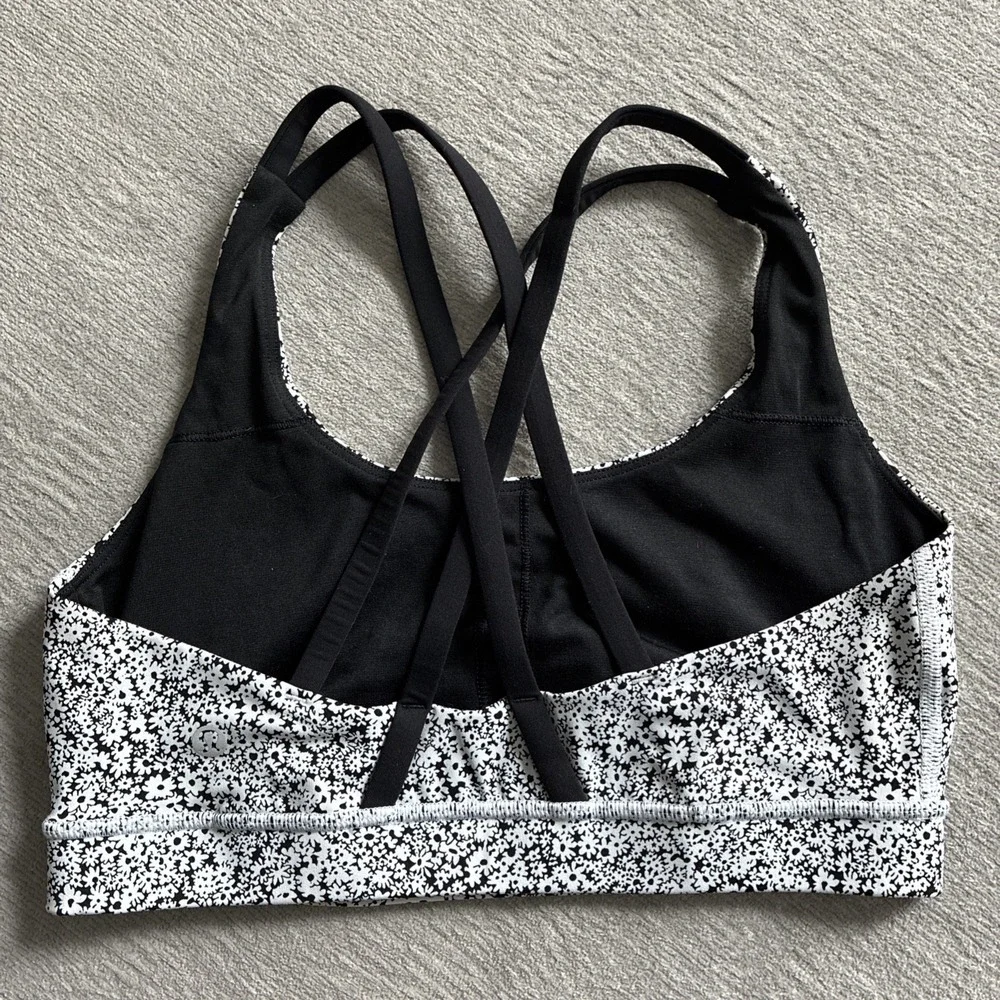Lululemon Energy Bra Women's Size 8 Black‎ White Ditsy Daisy Cross Back Straps